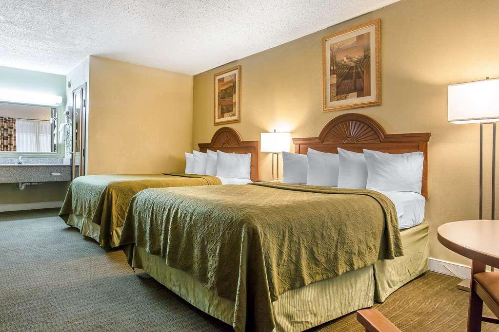 Rodeway Inn Lawton Room photo