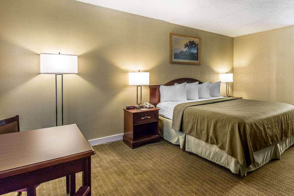Rodeway Inn Lawton Room photo